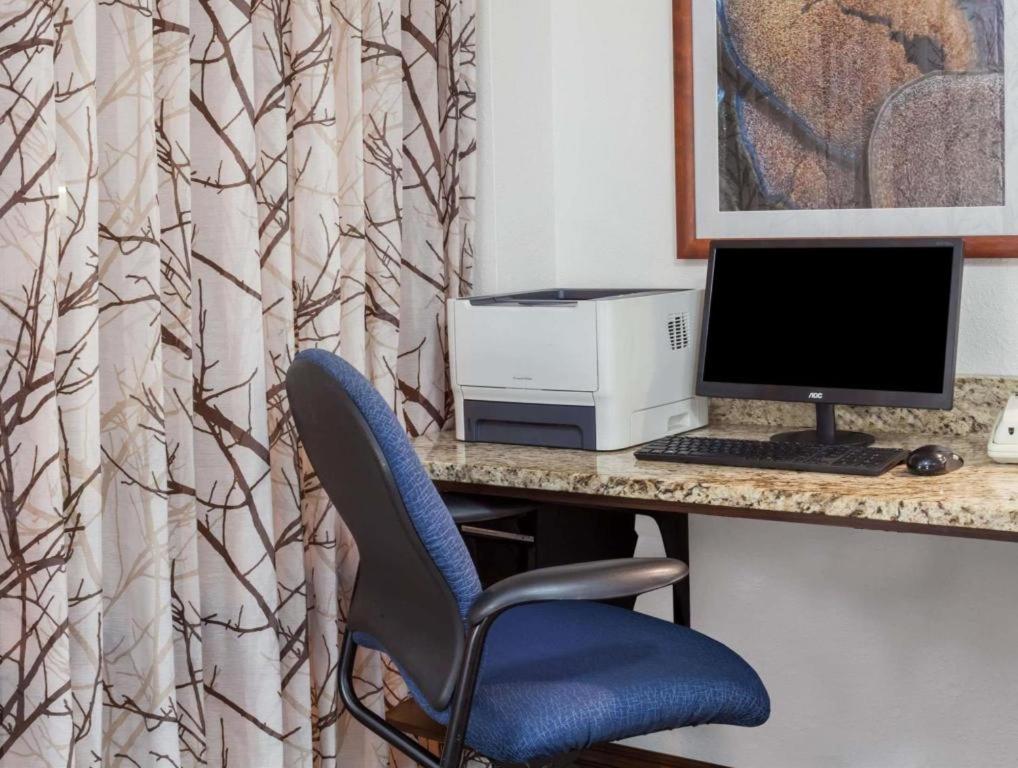 Days Inn Springfield South Bagian luar foto
