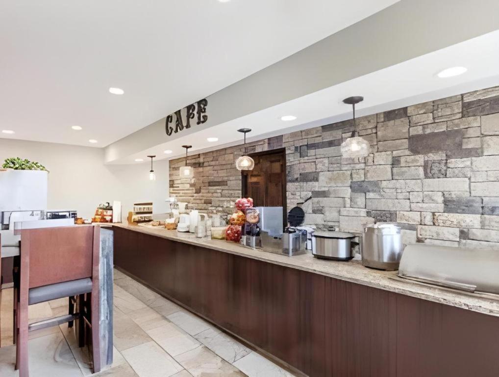 Days Inn Springfield South Bagian luar foto