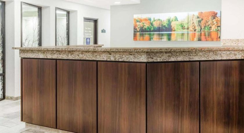 Days Inn Springfield South Bagian luar foto