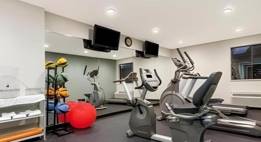 Days Inn Springfield South Bagian luar foto