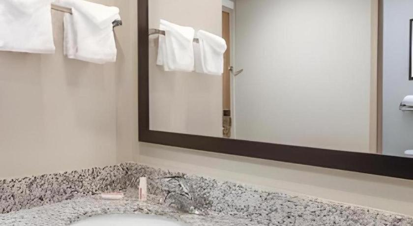 Days Inn Springfield South Bagian luar foto