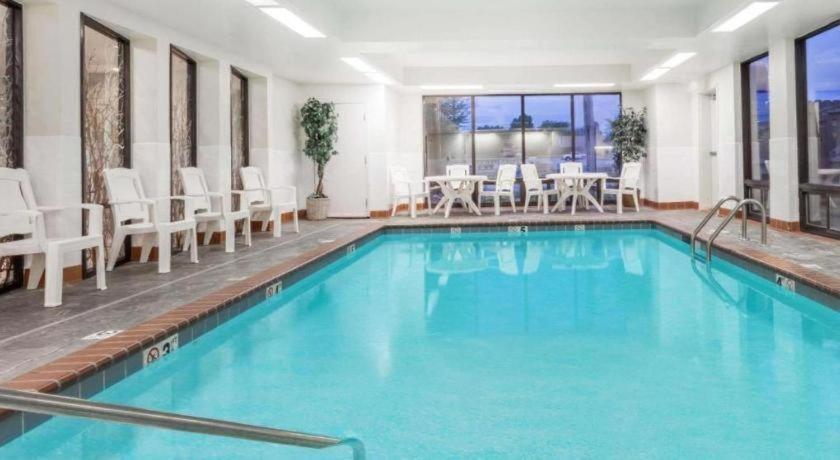 Days Inn Springfield South Bagian luar foto