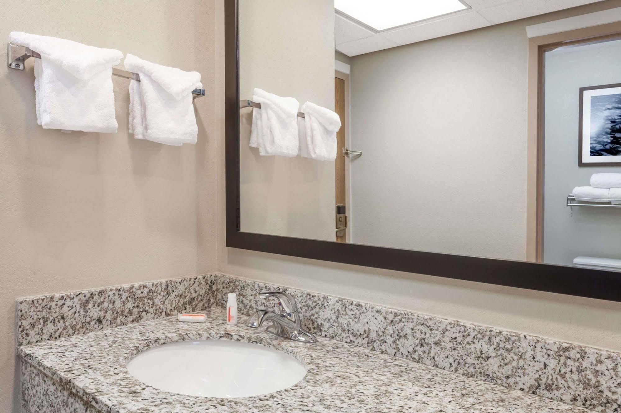 Days Inn Springfield South Bagian luar foto